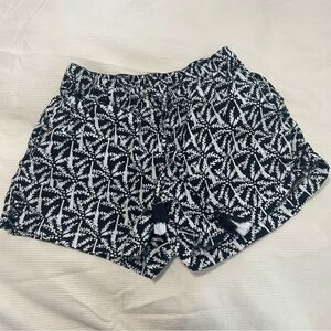 Women’s Vineyard Vines Black and White Patterned Shorts